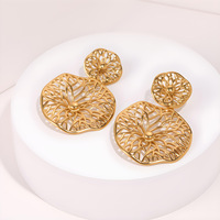 Boucles d'oreilles pendantes en acier inoxydable plaqué or pour femmes, motif floral ajouré, bijoux de mode en acier inoxydable, vente en gros