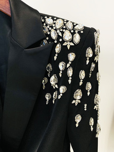 <span class=keywords><strong>Abito</strong></span> Blazer Corto da Donna per Ufficio con Spalline Impreziosite da Strass, Maniche Lunghe e Chiusura a Doppio Petto di Lusso e Pregiata Lavorazione - Product Image 4