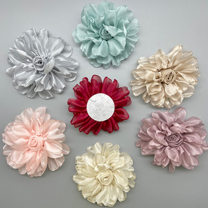 Corsage en tulle et fleur de rose 11 cm fait main pour cheveux, chaussures, sacs et accessoires vestimentaires - Product Image 2