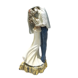 Statue en résine Amoureux s'embrassant Souvenirs Figurine Décoration de mariage Pour mariage - Product Image 1