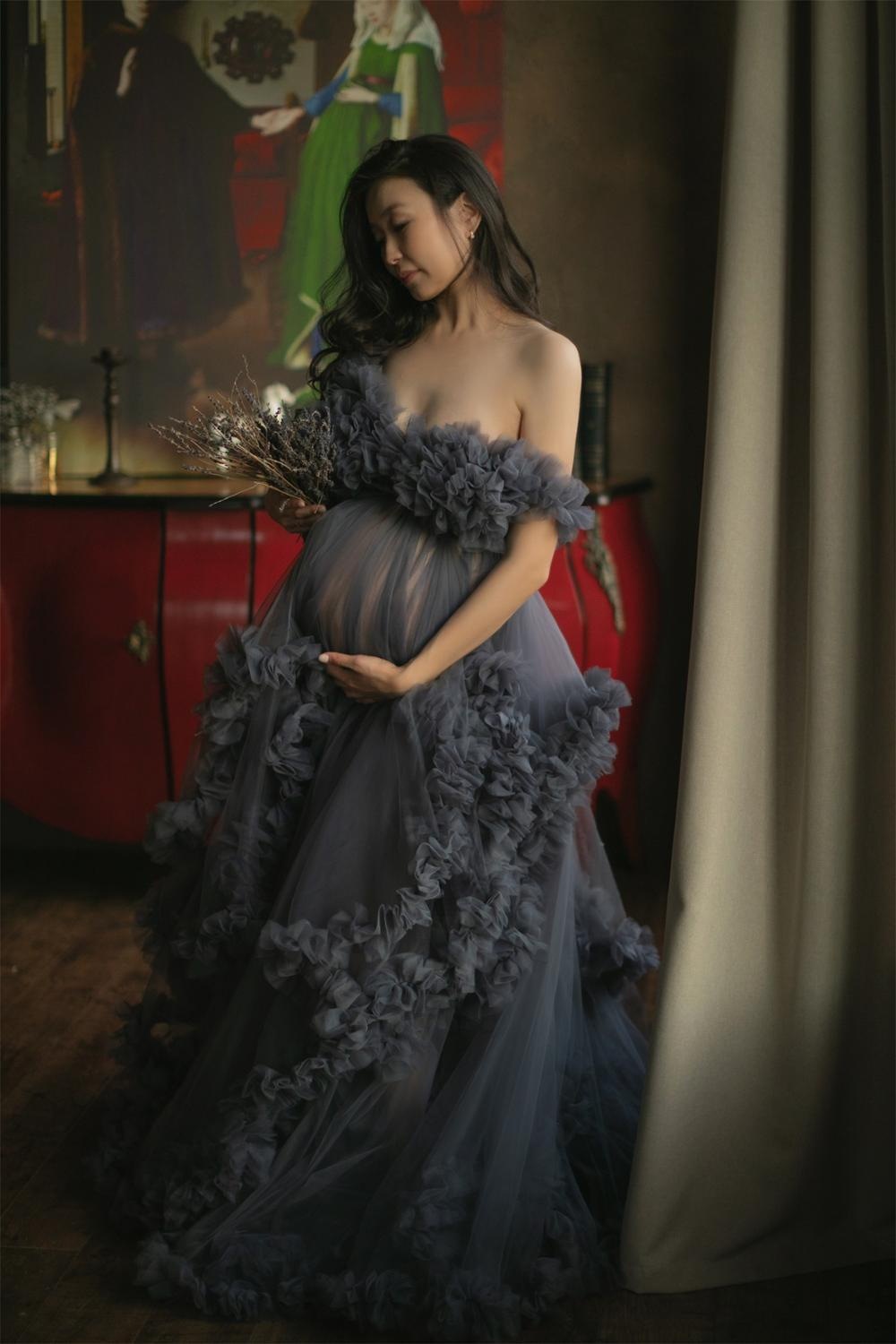 maternity dress photoshoot 2025