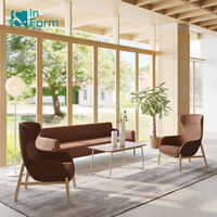 Fauteuil de direction inclinable à dossier haut, design confortable et moelleux, avec base pivotante stable en acier et mousse injectée