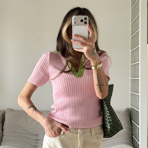 Polo côtelé à manches courtes pour femme, col rose et vert, coupe courte, été 2026 - Product Image 3