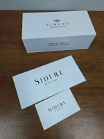 Boîte d'emballage personnalisée de luxe avec logo UV, papier cartonné argenté, doublure, fermeture magnétique, insert en mousse EVA pour bijoux