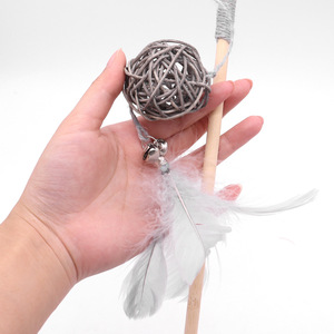 JOYSING Jouets interactifs écologiques pour chats : Baguette de chat avec plumes, cordes en plastique et mini-<span class=keywords><strong>souris</strong></span> à clochette, stimule la chasse - Product Image 4