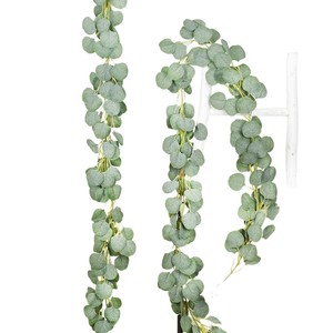Magnifiques guirlandes d'eucalyptus artificielles en soie blanc cassé et vert pour décorations murales et de plafond de mariage - Product Image 3