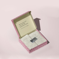Boîtes d'expédition personnalisées roses en gros avec doublure en mousse, pelliculage mat, gaufrage, biodégradables et recyclables