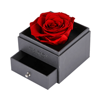 Roses éternelles pour la Saint-Valentin, roses conservées dans une boîte en acrylique, roses conservées avec un collier « Je t'aime » en cadeau