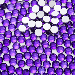 Strass en <span class=keywords><strong>verre</strong></span> à dos plat brillant en gros pour la décoration de chaussures et de <span class=keywords><strong>sous</strong></span>-vêtements pour femmes, strass SS20 en vrac - Product Image 2