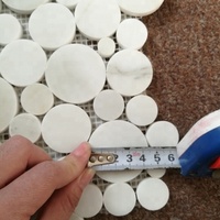 Mosaïque de pierres de marbre blanc irrégulières 12x12 pouces pour la décoration des murs et sols de salle de bain et de douche
