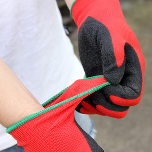 قفازات Seeway مطاطية مطلية باللاتكس لأمان العمل صناعية للرجال وتتميز بأنها مغطاة باللون الأحمر وتعمل في الأعمال اليدوية وفي الحدائق - Product Image 4