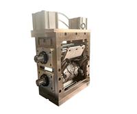 Cutter rotatif à rouleaux pour le découpage du contour extérieur des serviettes hygiéniques, destiné aux machines de fabrication de serviettes hygiéniques