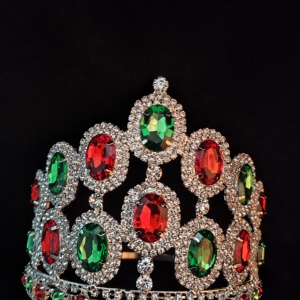 Corona de Cristal con Pedrería, Color Rojo y Verde Navideño, para Concursos de Belleza - Product Image 4