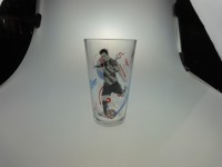 Gobelet en verre imprimé avec un motif d'étoiles sur le thème du football