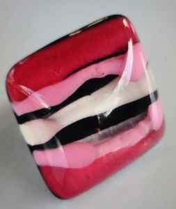 Anillo de resina de moda colorido hermoso pulido hecho a mano de la mejor calidad personalizado al por mayor para mujeres de India - Product Image 2