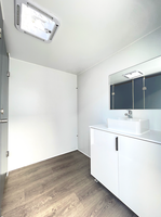 Toilette de remorque portable moderne pour l'extérieur pour le parc extérieur école bureau maison cuisine chambre salle de bain panneau sandwich en acier