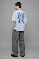 T-shirt vierge de luxe 240 GSM en coton 100% filé à l'anneau, coupe moderne minimaliste, alternative de marque de luxe, avec impression de logo personnalisé