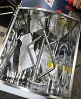 Petit batteur à pâte pour usage domestique et petites entreprises. Il permet de préparer divers produits de pâtisserie, tels que des nouilles, des pizzas et des pains vapeur.
