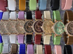 Orologio da Donna Sor.Mumeam Placcato Oro con Cassa Rotonda, Cinturino in Silicone Multicolore, Resistente all'Acqua, Orologio alla Moda - Product Image 3