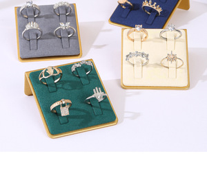 Di lusso in microfibra con 4 slot per anello in metallo, Multi-colore camoscio anello espositore per negozi di gioielli - Product Image 4
