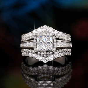 Anello a doppio strato per donna, design a corona quadrata, accessorio da dito per uso quotidiano - Product Image 1