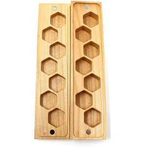 Caja de Almacenamiento para Dados de Madera, Tipo Vertical, con Compartimentos en Forma de Panal, Color Madera Natural - Product Image 1