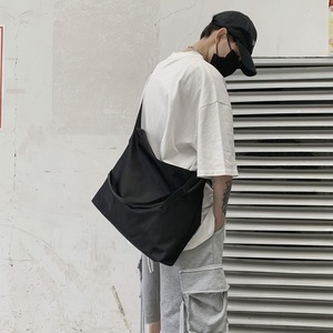 Bolsa Transversal de Nylon de Grande Capacidade, Nova, Estilo Casual Masculino, Tendência Japonesa, Respirável, Sensação de Alta Qualidade - Product Image 1