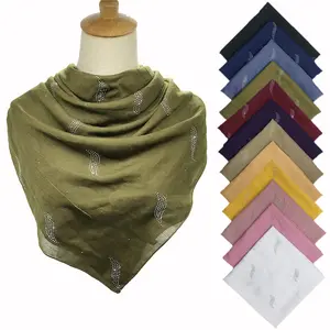 110*110 Cm Leverancier Hot Verkocht Arabische Islamitische Hijab Uitlaat Pareo Hals Viscose Stof Vrouwen Vierkante Strass Sjaals