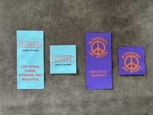 Minimum Sipariş Adedi Olmayan Özelleştirilmiş Giyim Aksesuarları Yüksek Yoğunluklu Uç Katlamalı Marka Damask Boyun Dokuma Etiket Etiketi - Product Image 6