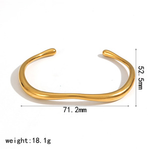 กำไลข้อมือเหล็กสแตนเลสชุบทอง18K ลายลอนดีไซน์เปิดแบบไม่ซีดจางปรับได้ - Product Image 4