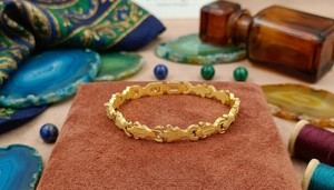 Fashion Gold Plated Women's Bracelet Classic Style Elegant Female Jewelry <b>Accessory</b> Suitable for Casual Office Party and <b>Wedding</b> - Product Image 3
