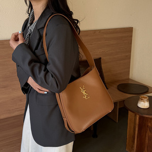 <span class=keywords><strong>Bolso</strong></span> Tote de PU de Gran Capacidad, Estilo Coreano, Versátil, con Letras, de Material Suave, Tipo Hobo, para Llevar Bajo el Brazo o al Hombro - Product Image 4