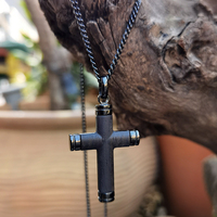 Collier pour homme Tizti Jesus en acier inoxydable noir avec croix et incrustation en bois d'ébène, collier tendance pour homme avec pendentif