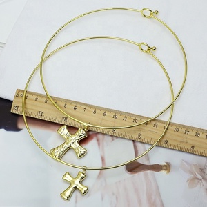 สร้อยคอโลหะคลาสสิกชุบทองคำ 18k พร้อมจี้รูปไม้กางเขนแบบเรียบง่าย - Product Image 6