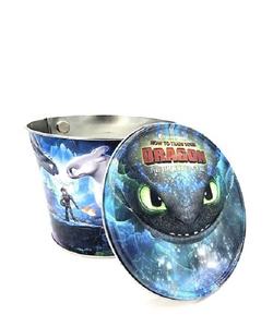 Cubo <span class=keywords><strong>de</strong></span> palomitas <span class=keywords><strong>de</strong></span> maíz DADI 1.8L Cinema para envasado <span class=keywords><strong>de</strong></span> alimentos, tapa con asa <span class=keywords><strong>de</strong></span> transporte <span class=keywords><strong>de</strong></span> 85oz con diseño en relieve, Cubo <span class=keywords><strong>de</strong></span> lata <span class=keywords><strong>de</strong></span> palomitas <span class=keywords><strong>de</strong></span> maíz, <span class=keywords><strong>prueba</strong></span> FDA - Product Image 1