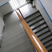 Marches d'escalier extérieures en PVC vinyle, modernes, sûres et durables, sur mesure