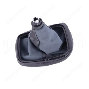 หัวเกียร์รถยนต์โฟล์คสวาเก้น กอล์ฟ 4 หุ้มหนังพร้อมฝาครอบกันฝุ่นแบบรวม ตะเข็บสีดำ ดีไซน์ตามหลักสรีรศาสตร์ - Product Image 1