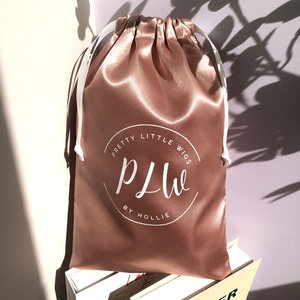 Pochette en satin de soie de luxe personnalisée avec logo imprimé pour emballage de chaussures, sacs à main, chapeaux, sacs cadeaux et rangement, avec cordon de serrage - Product Image 2