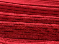 Ensemble de tricotage de luxe pour femme, collection Fêtes 2026, comprenant un cardigan rouge à volants et une jupe midi trapèze en maille, deux pièces