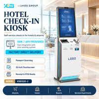 Kiosque d'auto-enregistrement pour hôtel, pour la réception des clients dans le hall de l'hôtel, service de réception, industrie hôtelière et hébergement