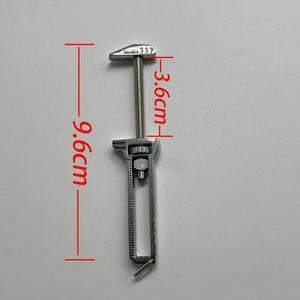 Mini clé à molette ouvre-bouteille en acier inoxydable, outil multifonction réglable, porte-clés, longueur 9.6cm, pour le camping et les utilisations d'urgence - Product Image 1