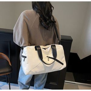 Sac de Voyage Sportif Imperméable Homme Femme avec Logo Personnalisé, Nouvelle Collection, pour Rangement et Séparation Humide/Sèche, Idéal pour la Gym et les Activités de Plein Air - Product Image 2