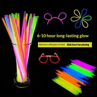 Bâtons lumineux jetables colorés en seau, bracelets lumineux pour concerts, accessoires de danse qui brillent dans le noir
