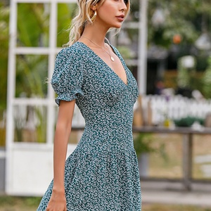 Nouvelle arrivée, vente en gros, robe décontractée pour femme, imprimé floral d'été, col en V sexy, manches courtes - Product Image 4