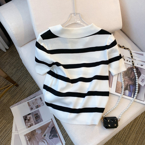 Vente en gros de vêtements d'été tendance pour femmes : Blouse, Hauts à col polo à manches courtes, T-shirt tricoté rayé décontracté - Product Image 4