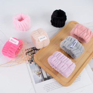 Ensemble de bandeaux et de bracelets de spa <span class=keywords><strong>pour</strong></span> femmes, en polaire corail doux, élastiques, <span class=keywords><strong>pour</strong></span> <span class=keywords><strong>cheveux</strong></span>, avec accessoires <span class=keywords><strong>pour</strong></span> le maquillage au poignet - Product Image 3