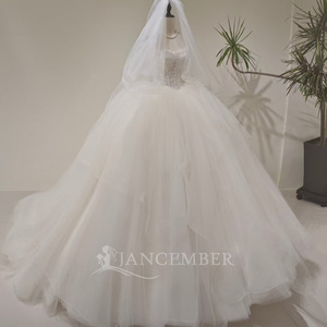 Robe de mariée moderne LY100 sans bretelles, style Empire, en dentelle brodée, tulle, avec appliques florales et cristaux, jupe longue jusqu'au sol - Product Image 1
