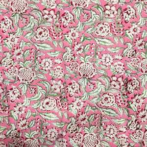 Tissu en coton peigné de qualité supérieure fait main |   Voile indien non tissé, doux, respirant et léger |   Tissu pour robe Kurti à carreaux floraux - Product Image 3
