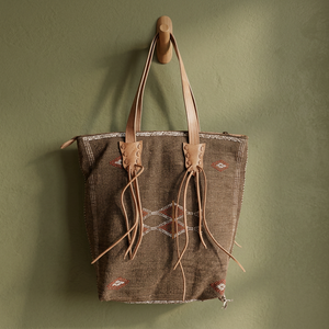 Bolsos de Seda de Cactus Hechos a Mano y Personalizables con Cierre de Cremallera para Deporte y Viajes - Product Image 1