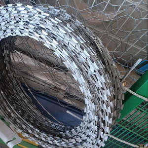 Púas Anti-escalada de 1.25m Combinadas con <span class=keywords><strong>Alambre</strong></span> de Púas BTO22, Púas de Seguridad para Paredes de Alta Seguridad - Product Image 5